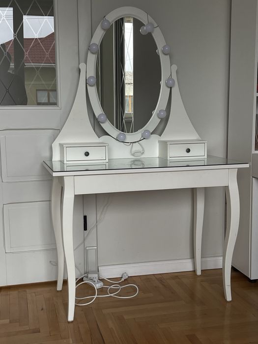 Туалетний столик з підсвіткою Ikea