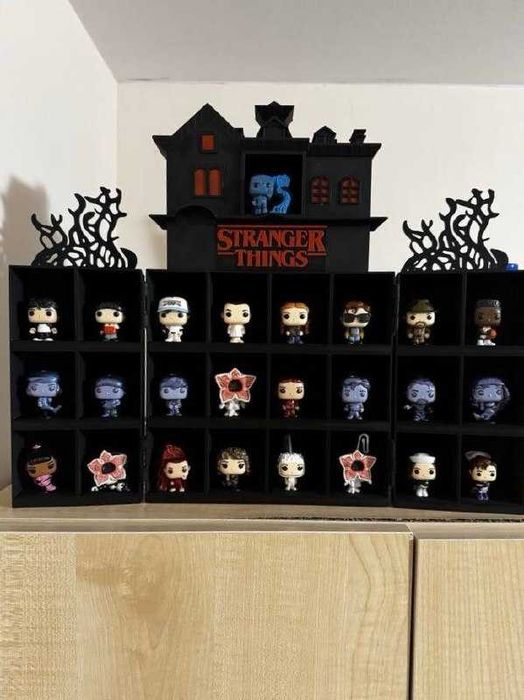 Стенд поличка Stranger Things Дивні дива