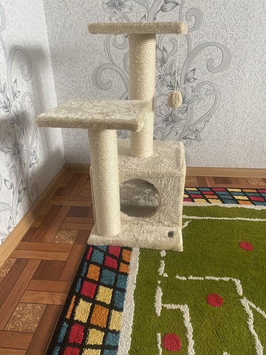 Когтеточка Trixie - Дряпка с домиком «Valencia» (бежевая