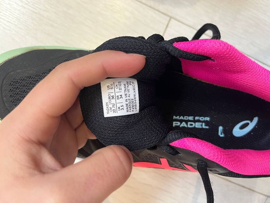 Продам тенісні кросівки Asics Gel Challenger 13!