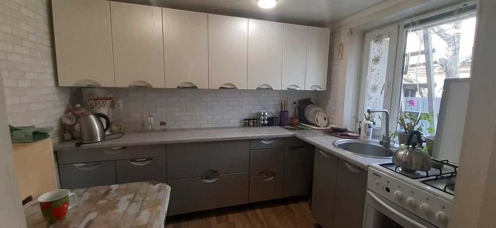 Продаж частини будинку з ремонтом