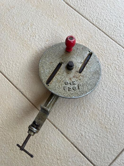 Cortador de feijão verde/caldo verde manual antigo (modelo "Joca N° 0)

Entrego em mãos em Braga na zona de Santa Tecla ou posso enviar por CTT (3.51€