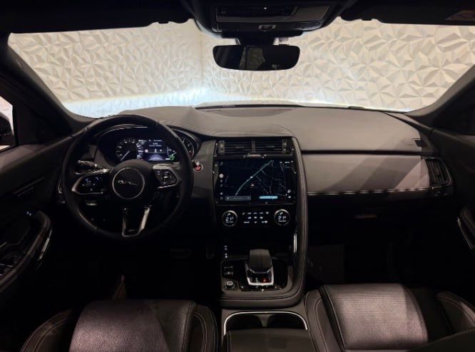 Jaguar e-pace Plug-in 1.5l Benzin EL 55км