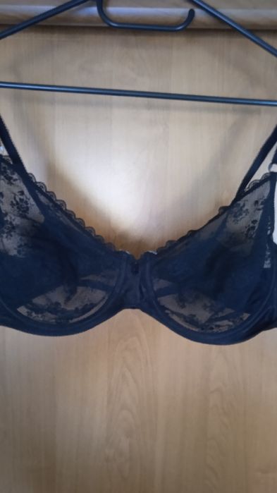 Biustonosz biały + GRATIS czarny z koronki.