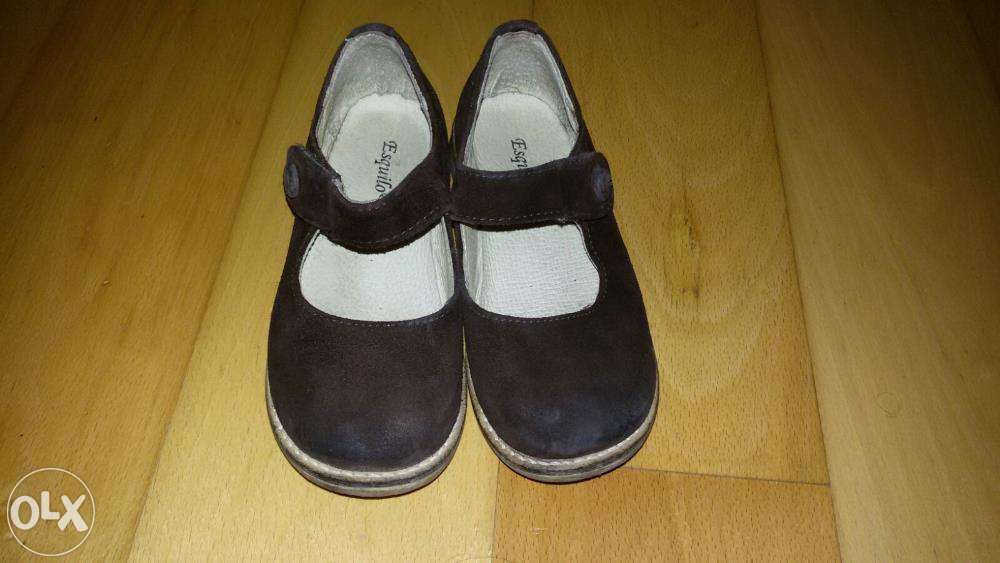Sapatos camurça castanhos loja bairro Assunção