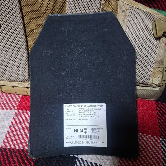 Бронежелет з керамічними пластинами