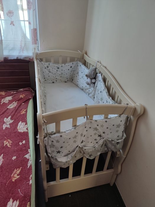 Продаю кроватку детскую комплектом.