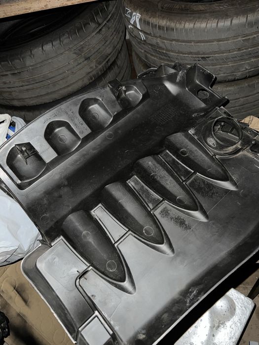 Кришка двигуна меган2 1.6 сценик2