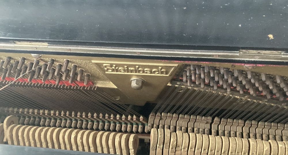 Piano vertical Steinbach