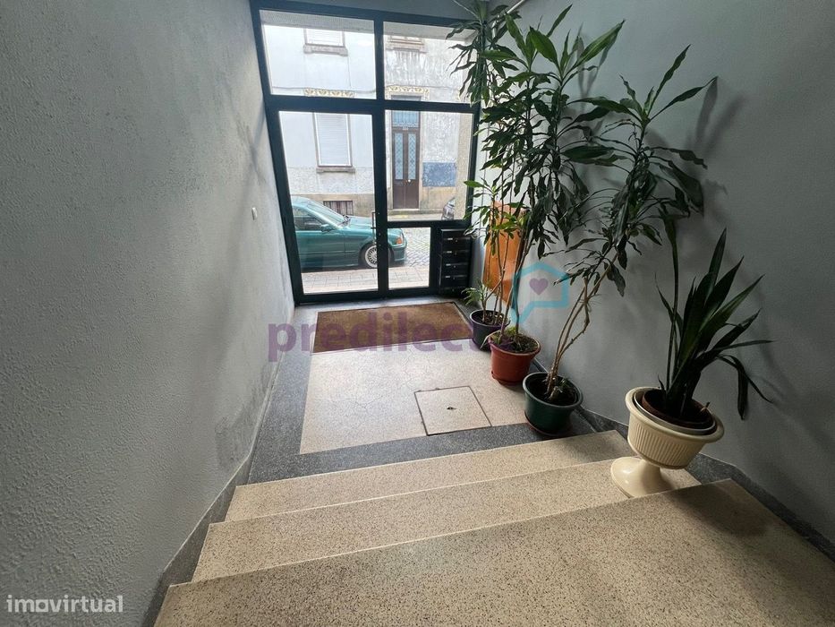 REF4149 - T2 Faria Guimarães, Porto