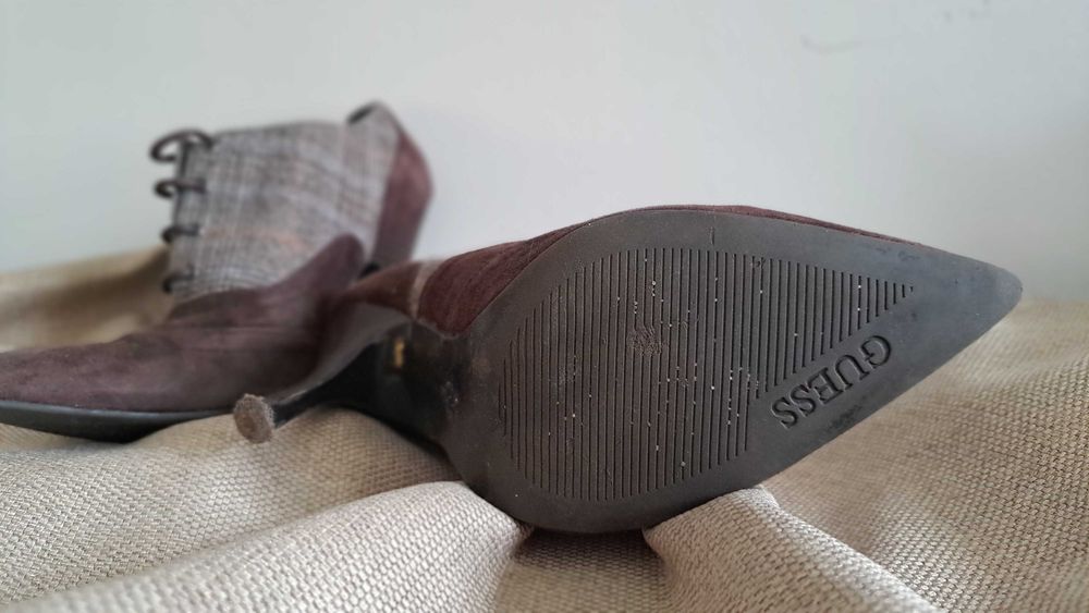 Pantofle, czółenka,  buty do kostki na obcasie,  zamszowe - Guess