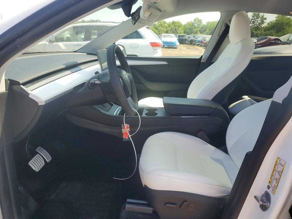 Tesla Model Y 2021 /