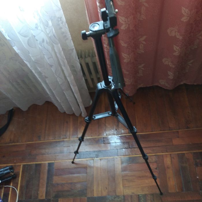 Штатив, трипод для видеокамеры, фотоаппарата