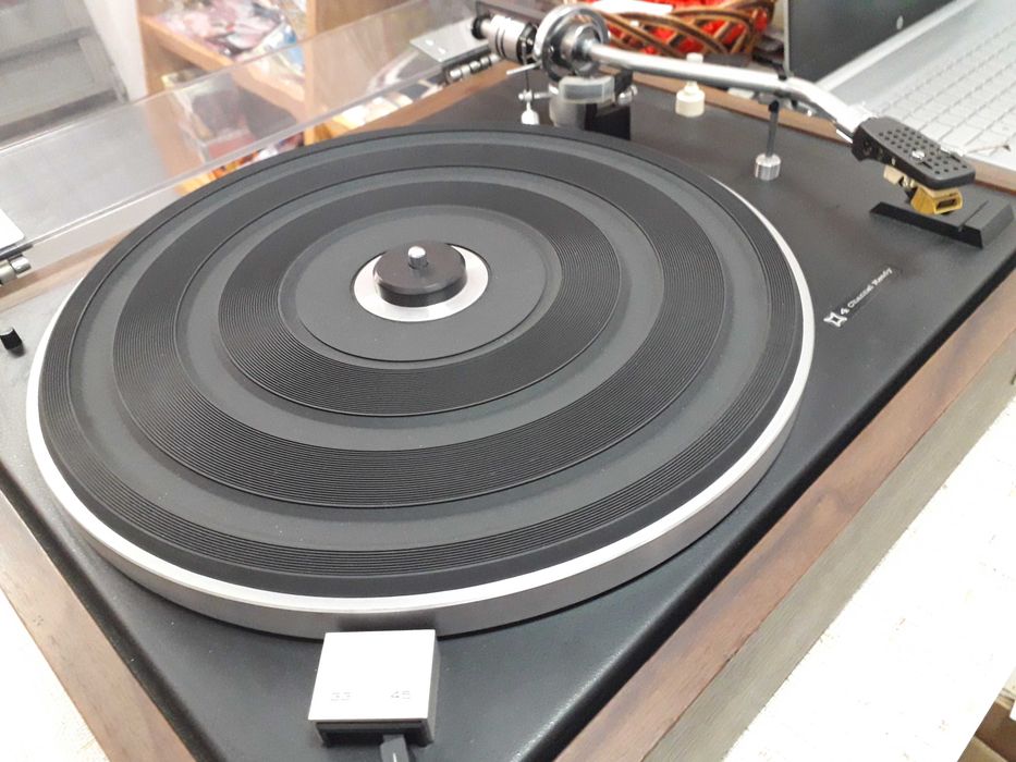 Gira discos JVC Nivico modelo SRP473E