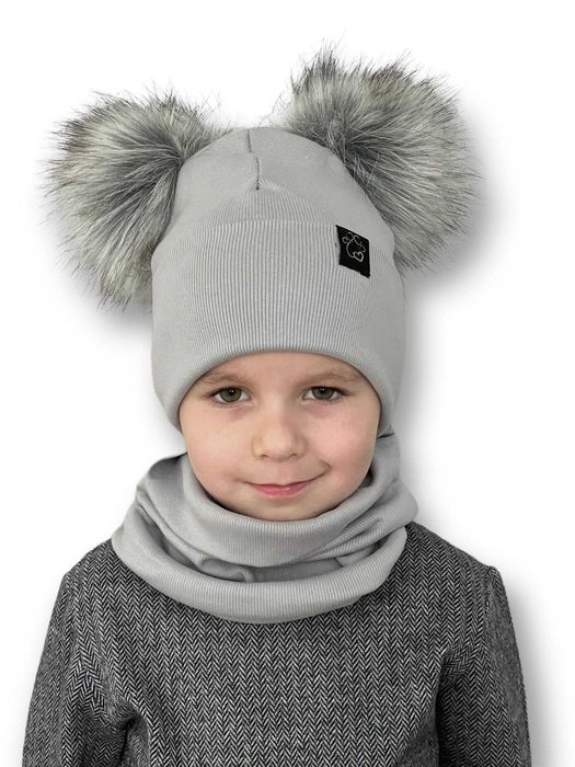 Komplet czapka plus komin z pomponami