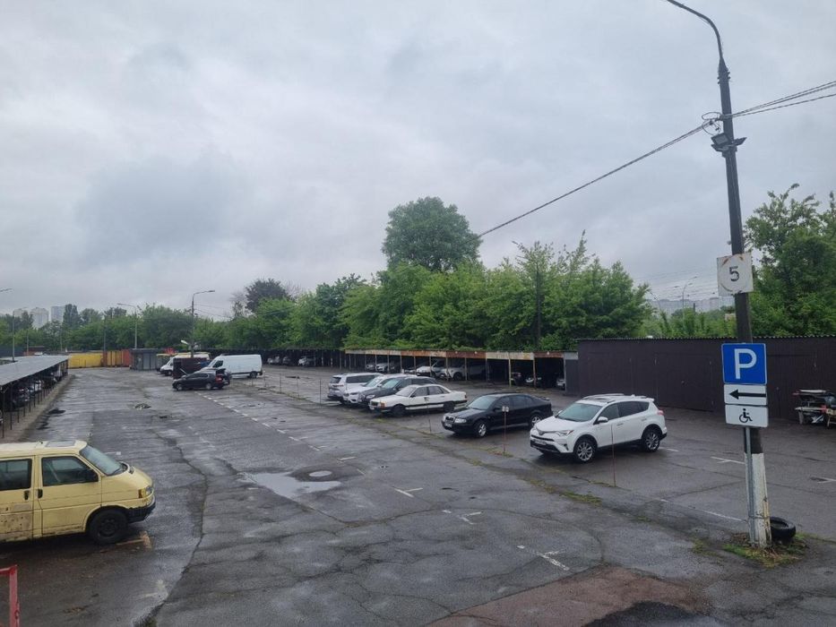 Оренда паркомісць на вул. Березняківська, Київ