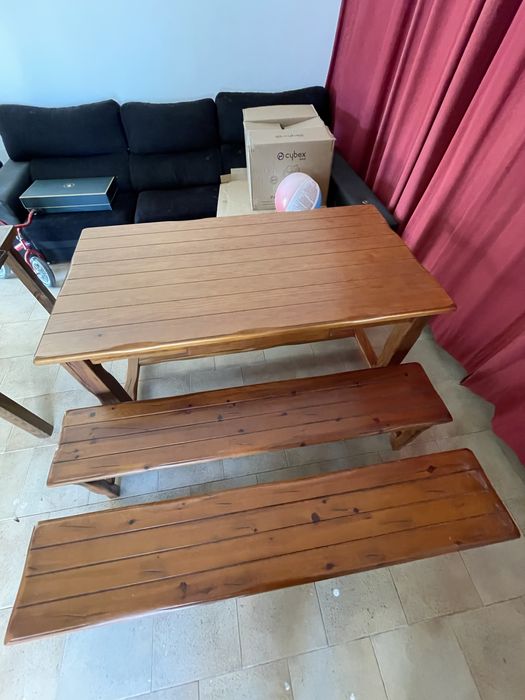 Mesa e Bancos em bom estado