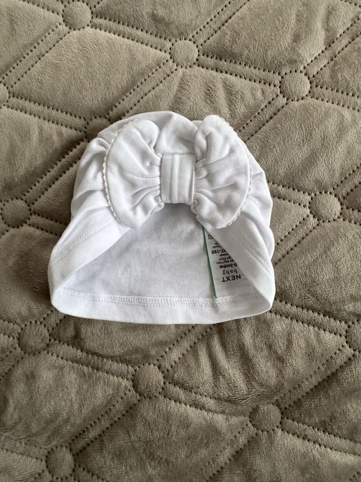 Шапочка біла з бантом для дівчинки