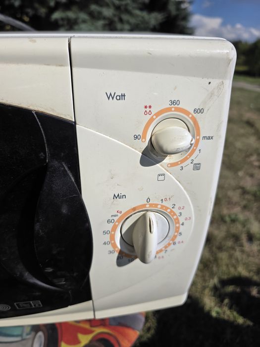 Mikrofalówka LG MB-392T 800 W z grillem