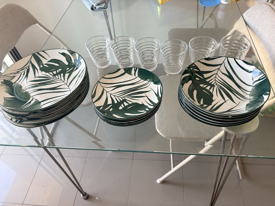 Conjunto de loiça de mesa - pratos e copos - 6 de cada