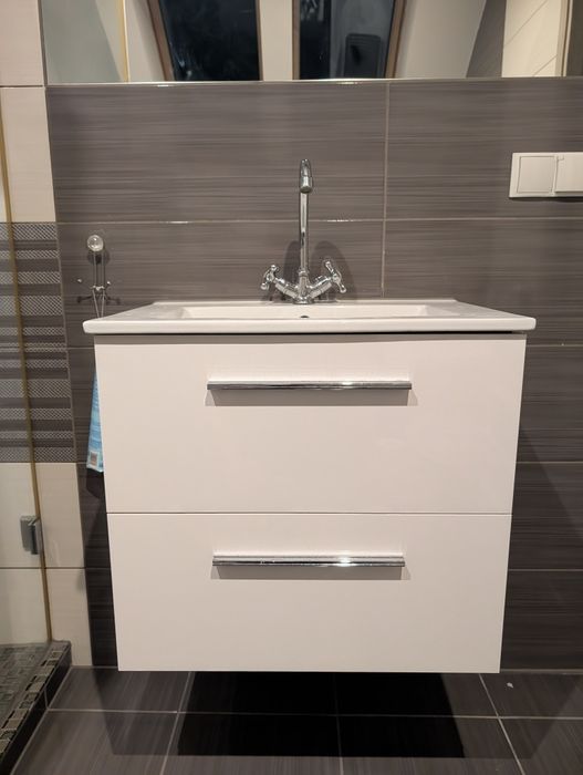 Szafka łazienkowa wisząca 60 cm z umywalką i baterią – komplet