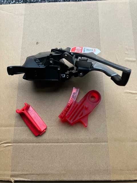 Câmbio dianteiro SRAM Red D1 eTap AXS de 12 velocidades com montagem