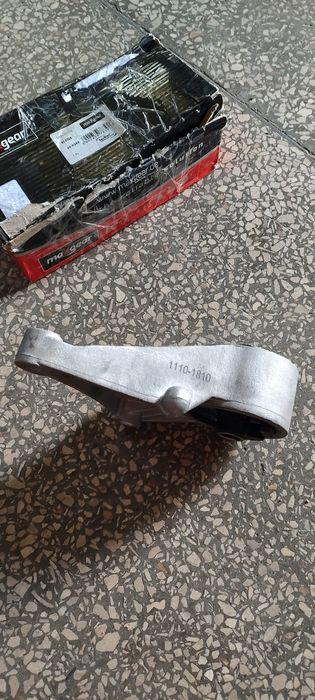 Подушка передняя Opel Astra H