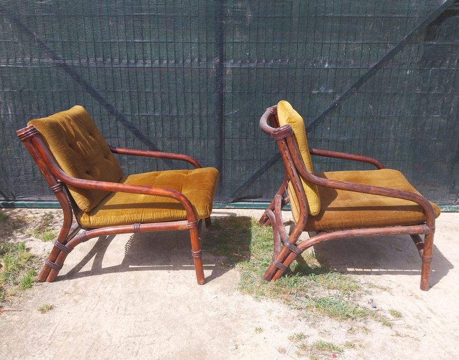 Cadeirões em bambu.