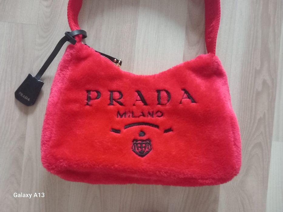 Prada futrzana torebka czerwona