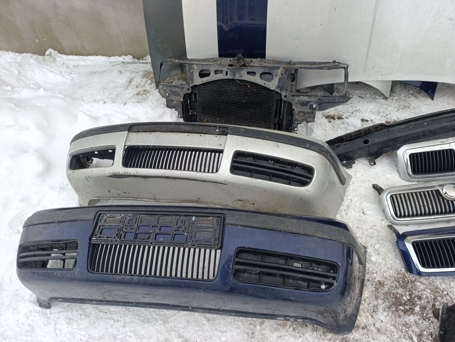 Бампер решітка Шкода Октавія тур оригінал капот