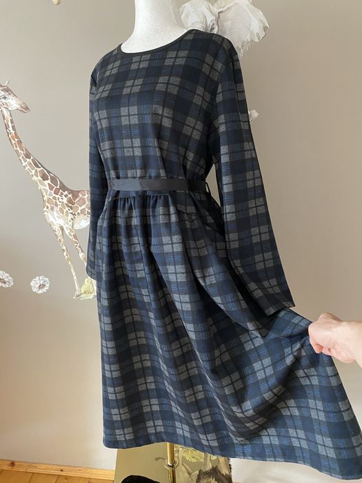 Sukienka midi w kratę Made in Italy L XL 40 42 rozkloszowana