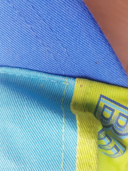 Bawełniana czapka chłopięca z daszkiem marki Sinsay