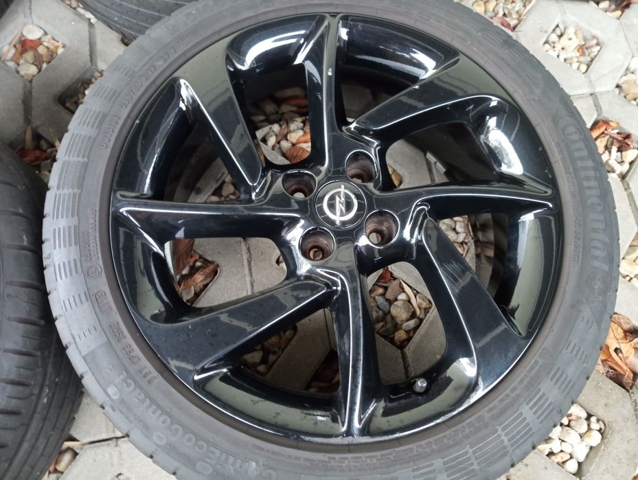 Opel Corsa Adam felgi z oponami 215/45/17 oryginał