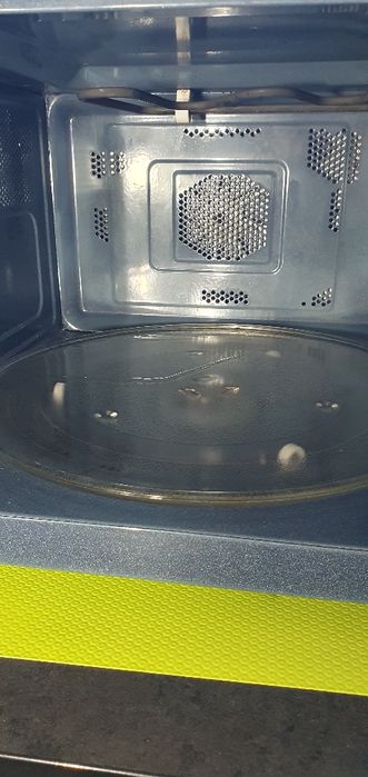 Продам мікрохвильову піч SAMSUNG C139STR