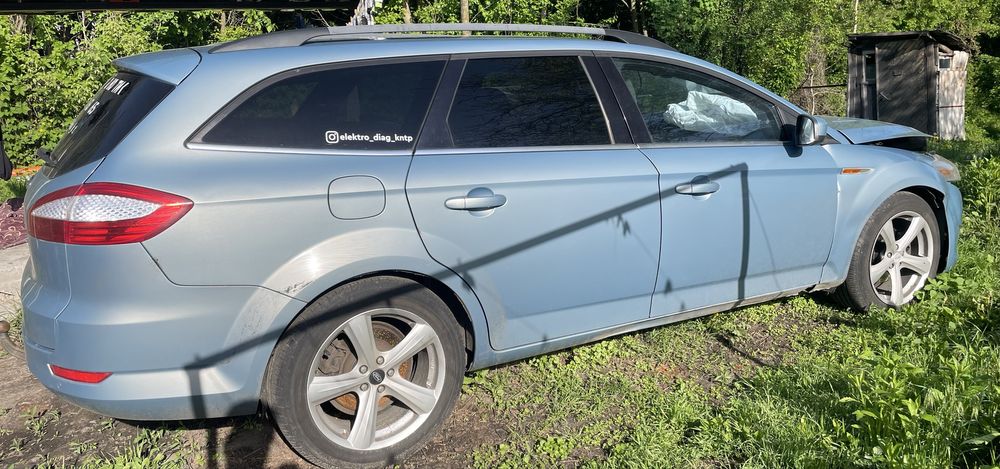 Ford mondeo mk4 після удару на повному ходу