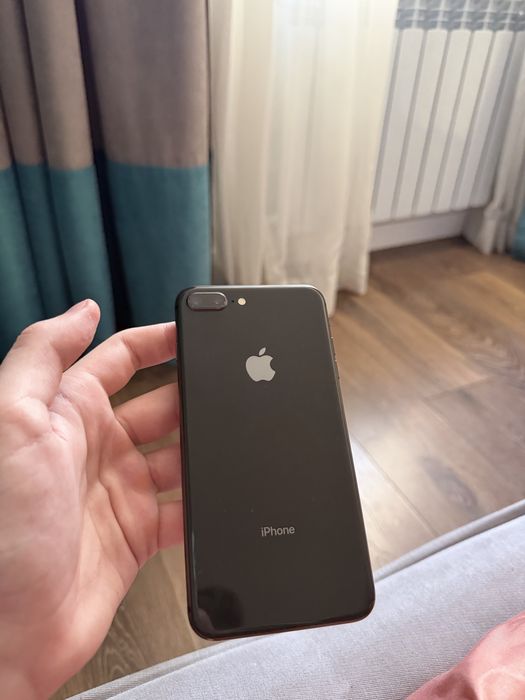продам Iphone 8 + plus