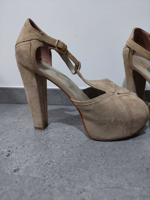 Sandálias salto alto