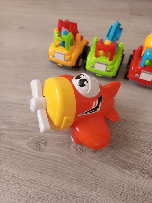 Zestaw pojazdów - samochody i samolot