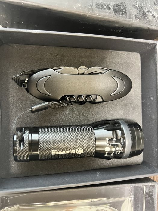 Подарунковий набір ( фонарік і швейцарський ніж )