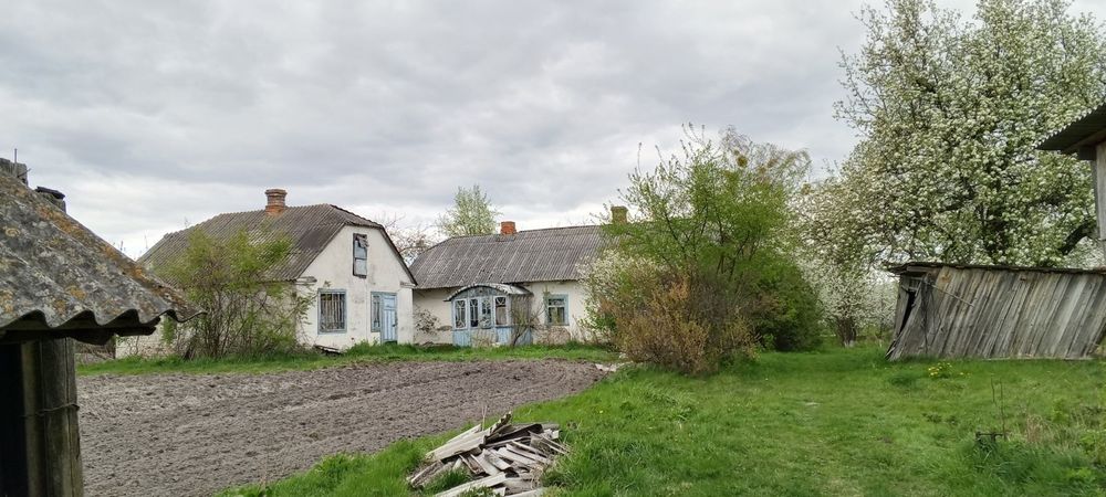 Земельна ділянка з старим будинком
