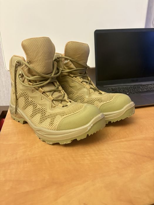 Берцы обуты один раз