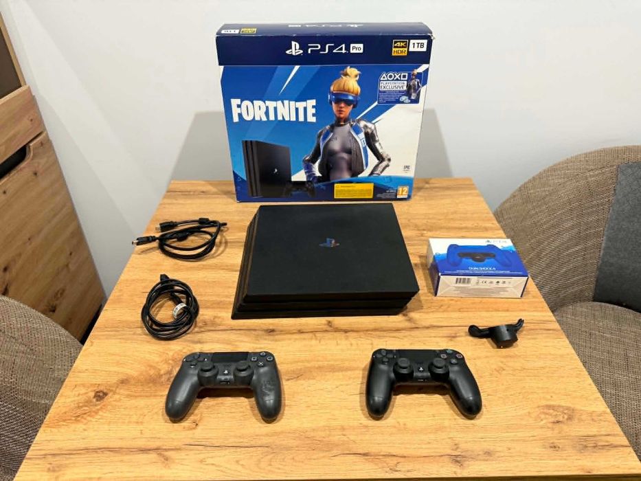 Okazja! Konsola PS4 Pro + 2 pady! Playstation 4 Pro! Gwarancja!