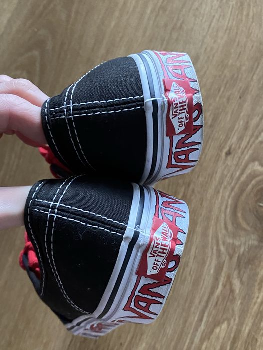 Vans tenisówki 40,5 czarne czerwone
