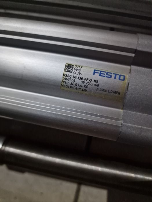 Siłowniki pneumatyczne Festo
