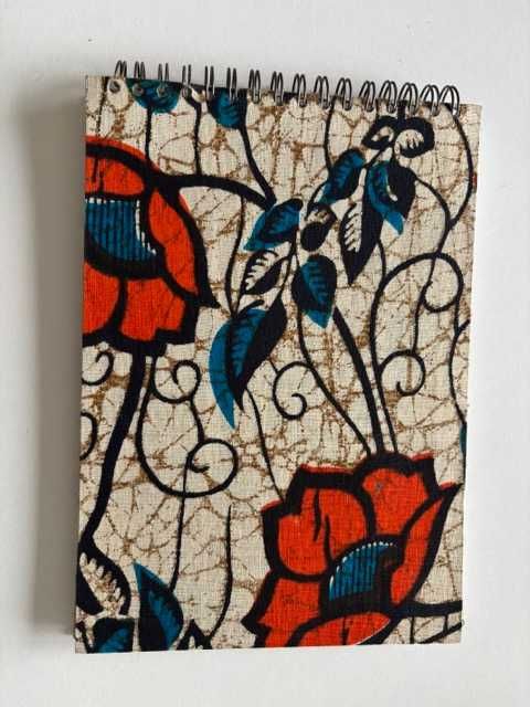 Livro sobre Capulanas e Lenços Moçambicanos