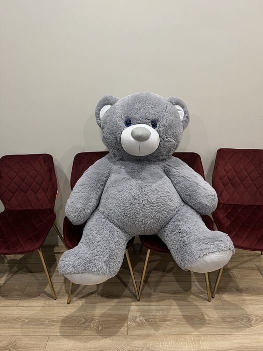 Продам плюшевого мишку огромный и качественный