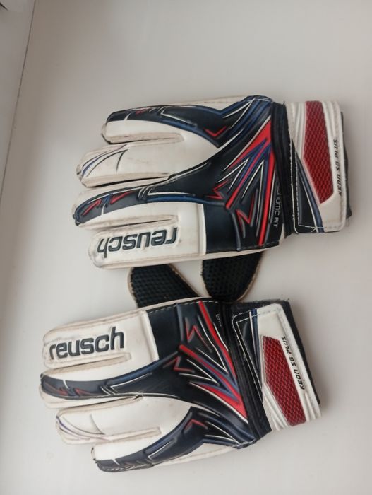 Перчатки вратаря