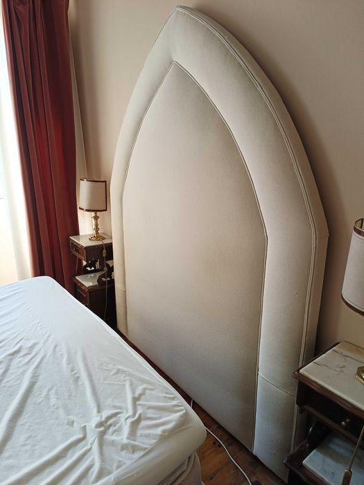 Cabeceira de cama estofada em tecido