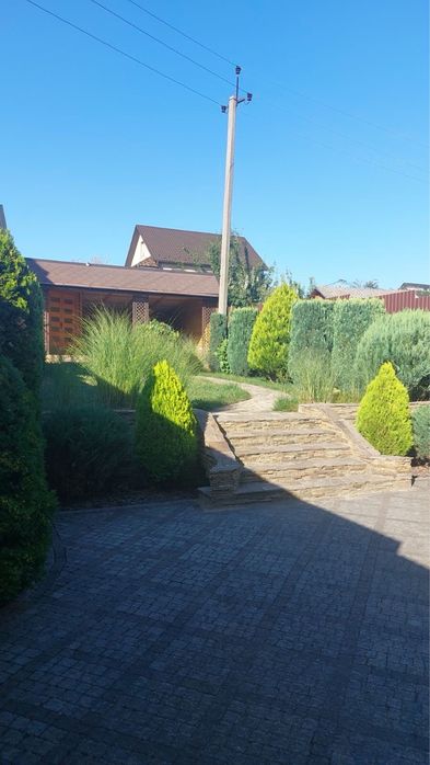 Продам 3х поверховий будинок з балконом і ділянкою на 5соток 137.2кв.м