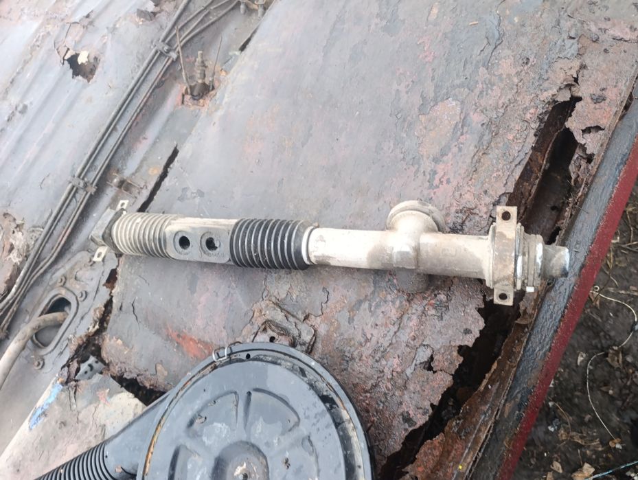 Продам рулевую рейку.